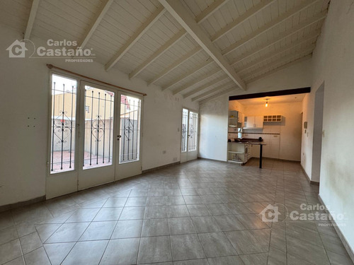 Ph/casa En Altos De 3/s Amb. Al Frente Con Terraza