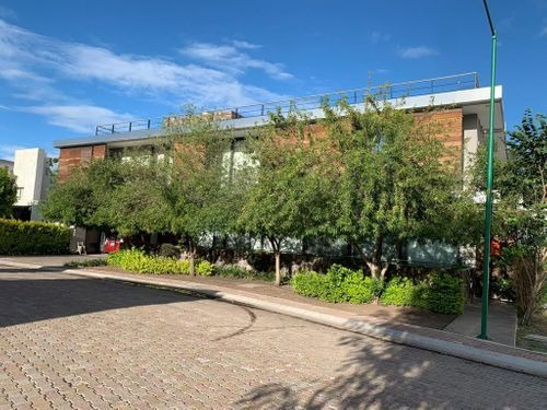 Imagen 2 de 11 de Hermosa Y Exclusiva Residencia