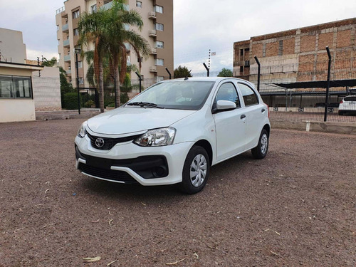 Toyota Etios 1.5 X (90cv) 5ptas.