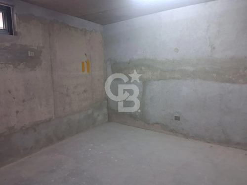 Local Comercial En Barrio Universitario 61 M2