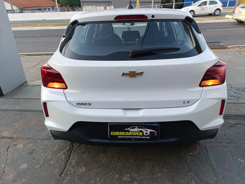Chevrolet Onix plus 1.0 Lt 2 4P