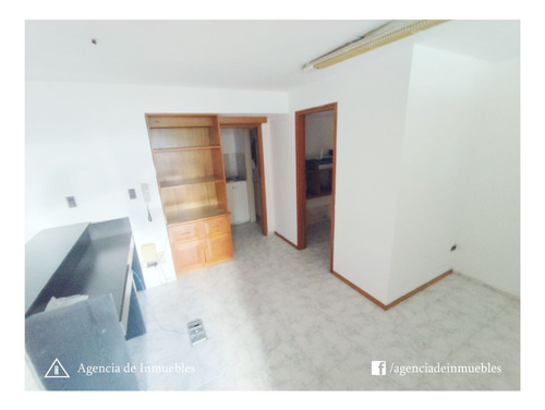 Vende: Oficina Con 2 Privados / Zona Cañada