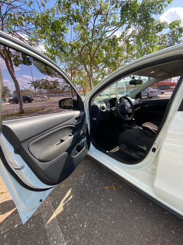Mirage G4 2024 Versión Gls Cvt Color Blanco