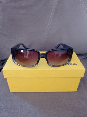 Óculos De Sol Fendi Modelo Fs5084 Cinza