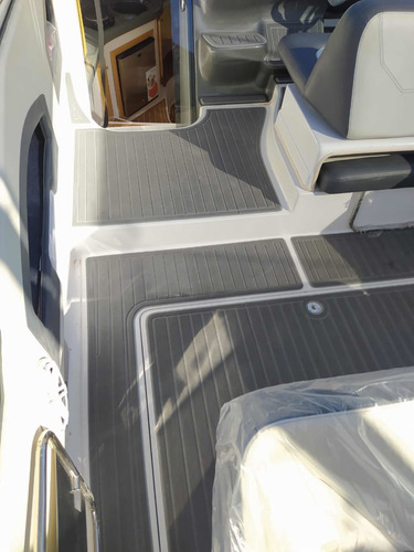 Quicksilver 2700 C/ Volvo 300 Hp Day Cruiser