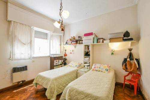 Casa En Planta Alta En Venta Tres Dormitorios Con Terraza Y Parrillero Microcentro
