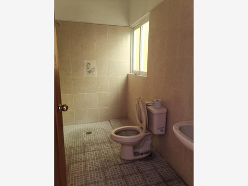 Imagen 5 de 12 de Casa Sola En Venta Centenario