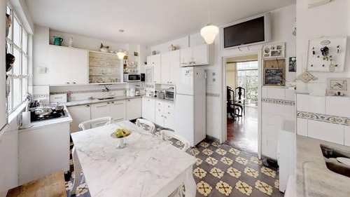 Montevideo Y Posadas - Excelente Piso De Categoría En Recoleta