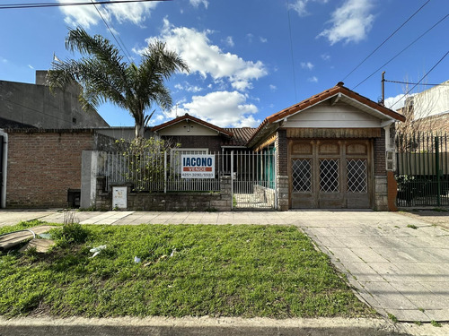 Venta - Casa Con Fondo Libre
