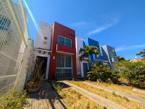Casa En Venta En Banus Residencial Santa Cruz De Las Flores