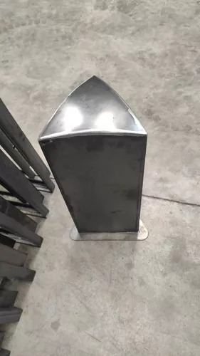 Bolardo Triangular Metálico Delimitador Protección Peatones