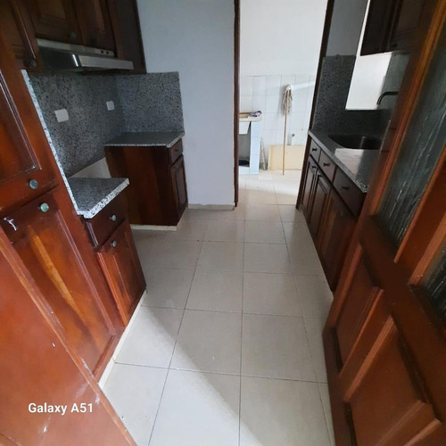 Alquiler Apartamento Sin Amueblar De 2 Habitaciones, Evaristo Morales, Santo Domingo