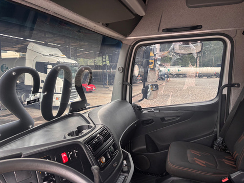 Axor 2544 Ano 2022 Trucado Teto Alto Mercedes 6x2