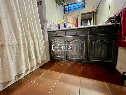 Muy Linda Casa En Venta En Pleno Pocitos Con 4 Dormitorios, Patio Y Parrillero