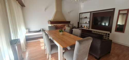 Casa En Venta - 2 Dormitorios 2 Baños - 546mts2 - Castelar
