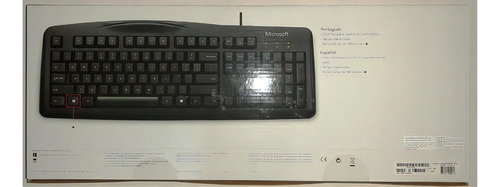 Teclado USB Microsoft Wired 200 en la caja