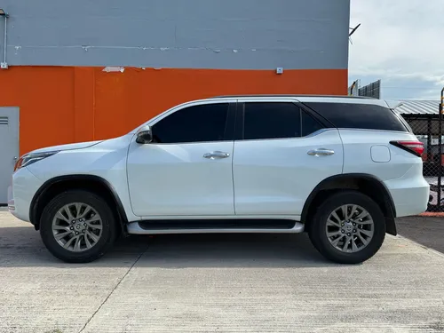 Toyota Fortuner Srv 2023 Único Dueño Como Nueva