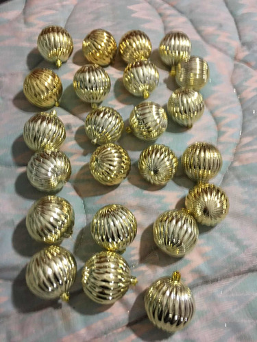 Set De 22 Esferas Navideñas Color Oro Hechas En Plástico