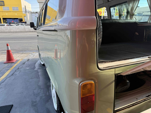 Volkswagen Kombi 1.6 MI STD 8V GASOLINA 3P MANUAL