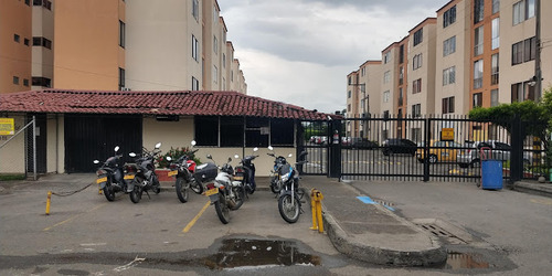 En Brisas De Los Alamos Se Alquila Apartamento