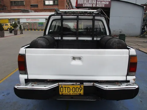 Mazda B2000 2.0