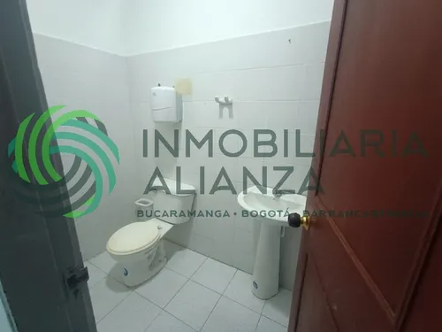 Local En Arriendo En Sector Comercial. Cod A17003
