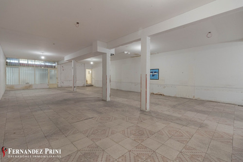 Imagen 5 de 25 de Amplio Local Con Patio Y Entre Piso En Almagro
