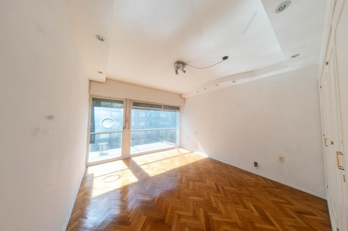 Imagen 12 de 14 de Venta Apartamento Pocitos 4 Dormitorios Y Servicio ,excelente Ubicación Y Vista