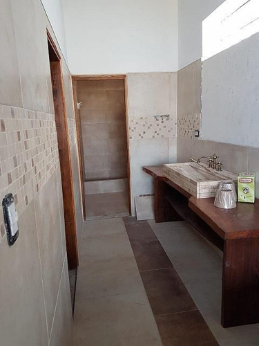 Imagen 16 de 24 de Casa De 5 Dormitorios - Con Pileta - Quincho - Cava Para Vinos - Funes
