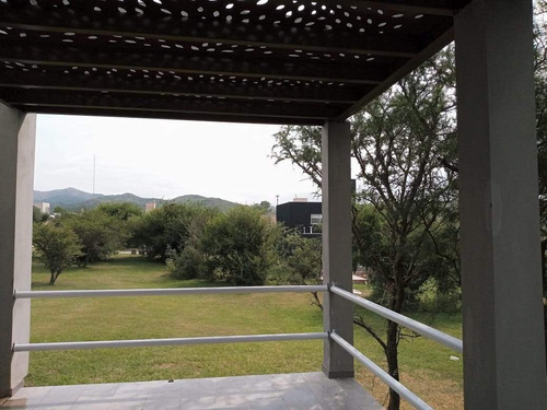 Casa En Venta De 3 Dormitorios En Las Cañitas Barrio Privado