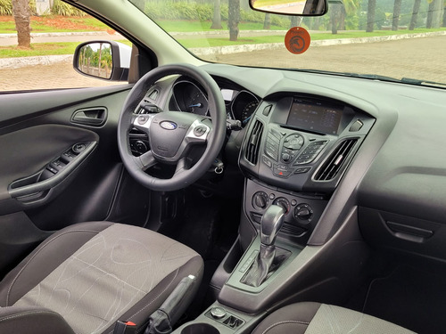 Ford Focus SE 1.6 16V TiVCT PowerShift