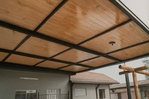 Forro sanduíche amadeirado