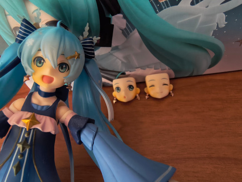 Hatsune Miku Original Nendoroid Doll Figma Outfit Set De 4 (Usado)