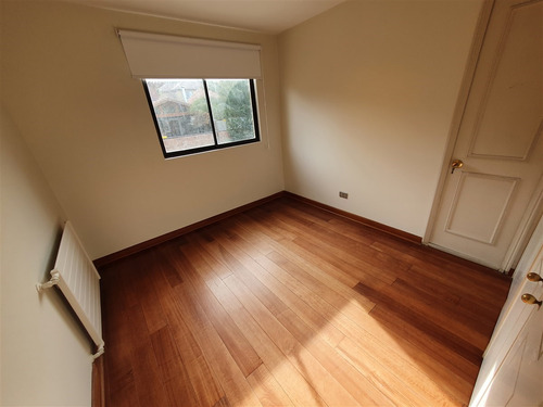 Casa En Arriendo De 5 Dorm. En Huechuraba En Condominio
