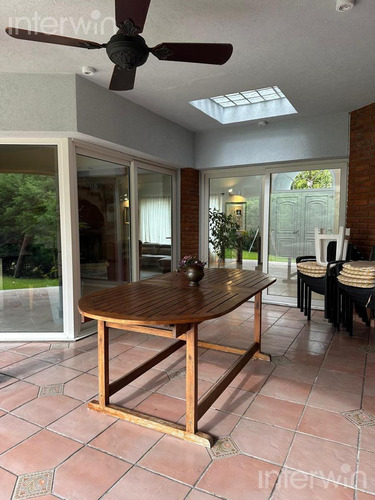 Casa En Los Pilares, 6 Ambientes, C/ Jardin Y Pileta - Venta -