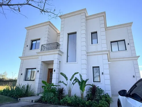 Casa En Alquiler Anual Con Muebles De 5 Ambientes En  Puertos Del Lago