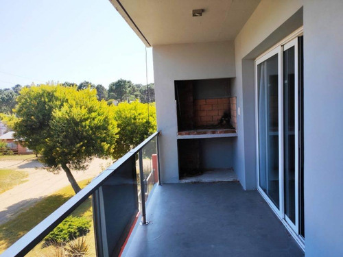 Venta Departamento 1 Dormitorio Las Gaviotas Con Cochera