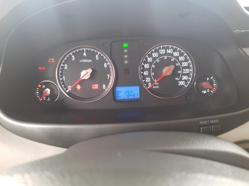 Imagem 3 de 8 de Hyundai Azera 2011 3.3 Gls Aut. 4p