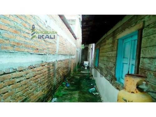 Imagen 5 de 7 de Vendo Terreno En Poza Rica Veracruz 388 M². Ubicado En La Calle Sauce # 801 De La Colonia Chapultepec En La Ciudad De Poza Rica Veracruz, Cuenta Con 20 Metros Por 19.40 Metros De Fondo. Cuenta Con To