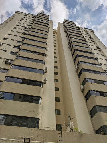 Penthouse Duplex En Excelente Zona De Valencia, Urb. Valles De Camoruco Ata-1357