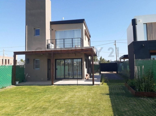 Imagen 2 de 18 de Calle 5 Entre 499 Y 500-casa A Estrenar 2 Dormitorios Y Parque En Venta - Gonnet
