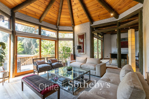 Casa En Venta En El Arrayan De 6 Dorm. En Lo Barnechea