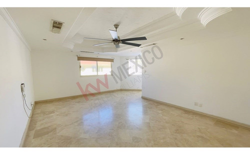 Casa Residencial Frente Área Verde, En La Exclusiva Zona De El Fresno En Torreón