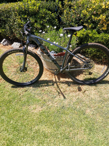 Bicicleta Mtb Trek X-caliber 8 2022 Ml Color Gris Dos Usos (Reacondicionado)