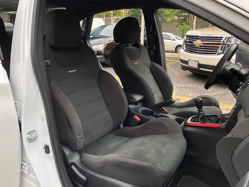 Imagen 10 de 12 de Nissan Sentra 2018 1.6 T Nismo Mt