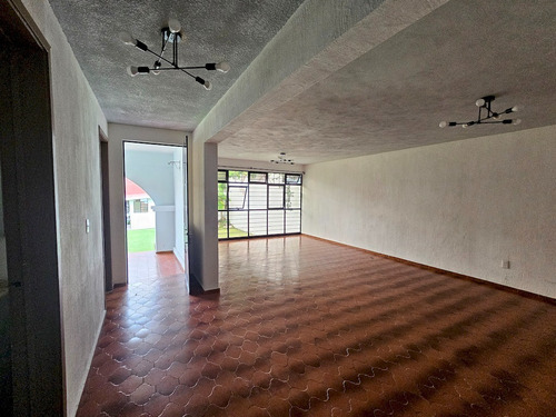 Casa Sola En Venta En Un Solo Nivel En Jardines De Cuernavaca.