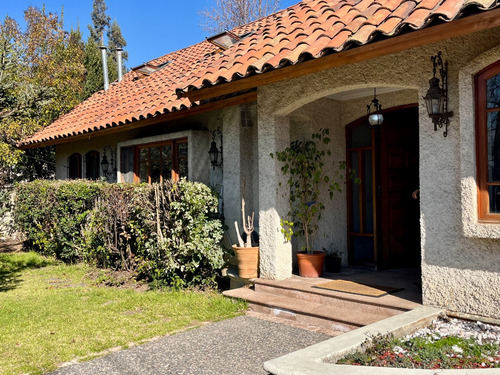 Casa En La Dehesa Central , 5 Dorms + 4 Baños + Servicios