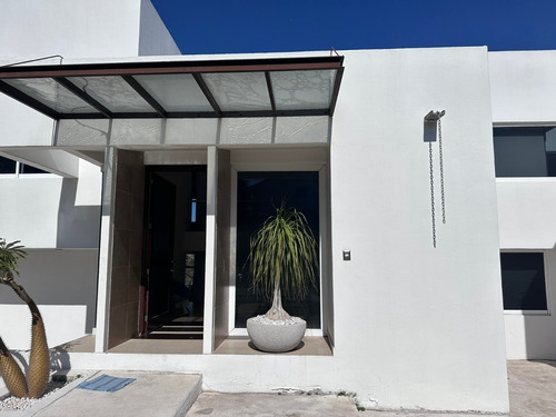 Imagen 2 de 24 de Casa En Renta En Misión Concá Con 4 Recamaras, Salon De Juegos Y Cuarto De Servicio