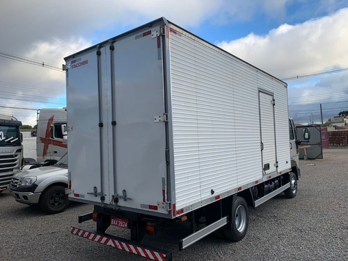 Imagem 9 de 15 de Ford Cargo 816 Ano 2017 Com Bau De 5 Metros Impecavel