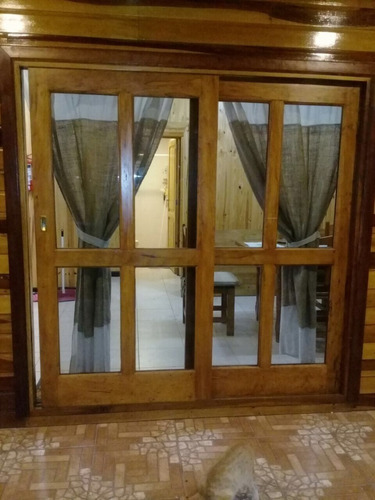 Casa De Campo, De Madera Dura Sobre El Lago Yaciretá